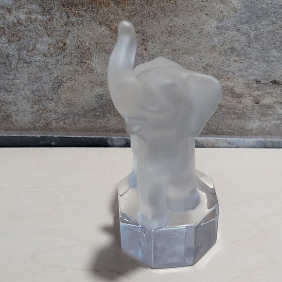 Vintage Goebel Frosted Crystal Elephant Paperweight On Pedestal Figurine - Picture 5 of 11